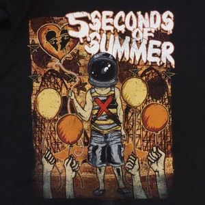 5 SECONDS of SUMMER Band  Graphic T-shirt "Astronaut Kid"